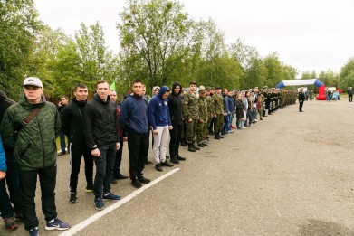 В Кильдинстрое прошли соревнования на военной полосе препятствий