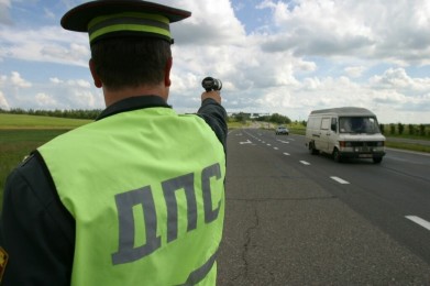 Российским автолюбителям разрешат превышать скорость по старому тарифу