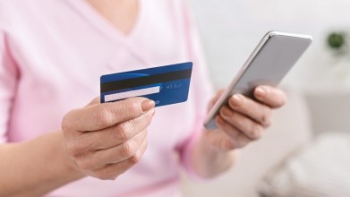 Жительница Кандалакши потеряла 370 тысяч рублей после общения с мошенником