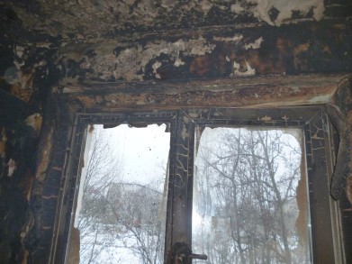 Шесть человек эвакуировали из горящего дома в Кировске