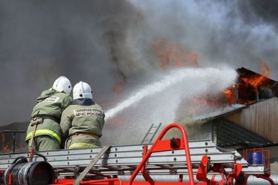 Пожарные спасли семь северян из горящей квартиры в Североморске