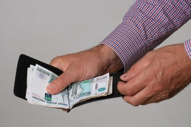 Только уголовное дело вынудило директора строительной фирмы рассчитаться с долгом по зарплате