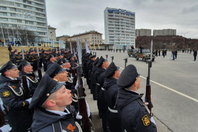 Репетиции военных парадов прошли в Мурманске и Североморске
