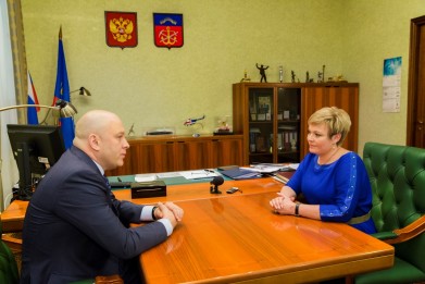 Глава региона Марина Ковтун провела рабочую встречу с депутатом Государственной думы РФ от ЛДПР Александром Курдюмовым