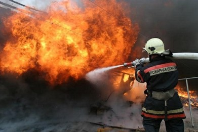 В Мурманском рыбном порту горел строительный материал