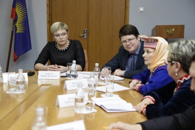 Губернатор Мурманской области Марина Ковтун провела рабочую встречу с представителями Саамского собрания Самь Соббар