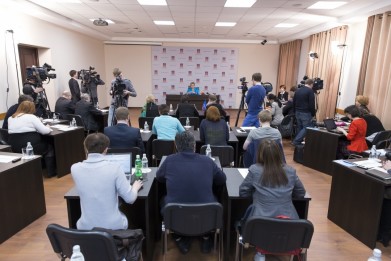 Губернатор Марина Ковтун на ежегодной пресс-конференции: «В случае отсутствия роста доходов бюджета в 2015 году мы планируем сократить расходы на 3 млрд рублей, но все социальные обязательства будут выполнены»