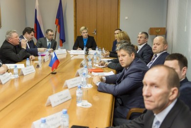 Губернатор Марина Ковтун и руководители крупных торговых сетей и оптовых организаций региона обсудили состояние продовольственного рынка
