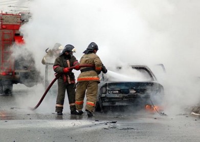 В Коле потушили автомобиль