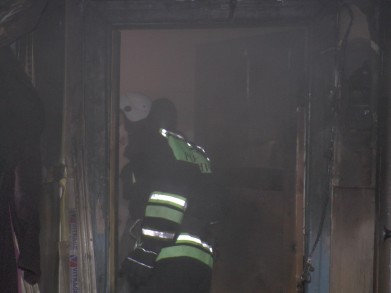 Пожарные потушили квартиру в Мурманске