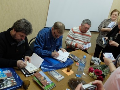 Литературные встречи с российскими писателями состоялись в городах Мурманской области