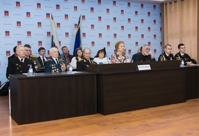В Правительстве Мурманской области прошел телемост между девятью российскими городами-героями, организованный Советом Федерации РФ
