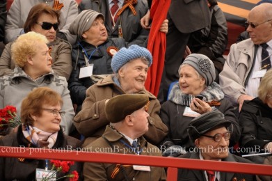 Праздничное шествие, посвященное 70-летию Великой Победы, собрало в Мурманске более 25 тысяч человек