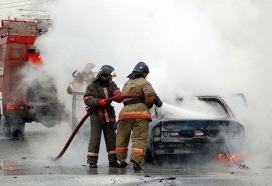 Огнеборцы потушили автомобиль в Зеленоборском