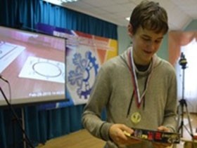 Школьник из Снежногорска Николай Рзаев одержал победу на Международной олимпиаде по робототехнике