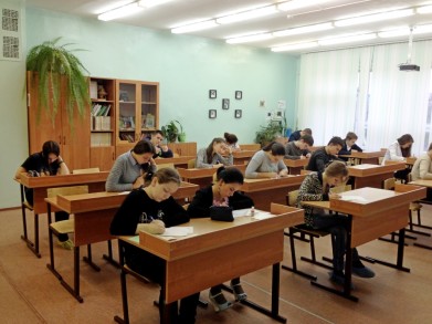 В обязательном экзамене по русскому языку примут участие 6411 девятиклассников Мурманской области