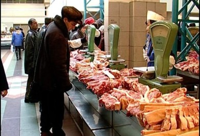 Комитет по ветеринарии напоминает северянам о недопустимости покупки мяса и мясных продуктов в несанкционированных местах торговли