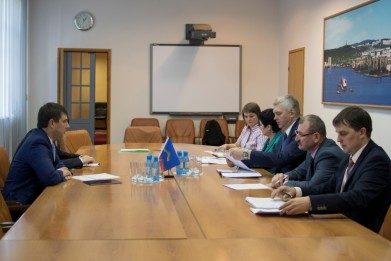 Заместитель губернатора Мурманской области Сергей Губич провел рабочую встречу с генеральным директором АО «АтомЭнергоСбыт» Игорем Быковым