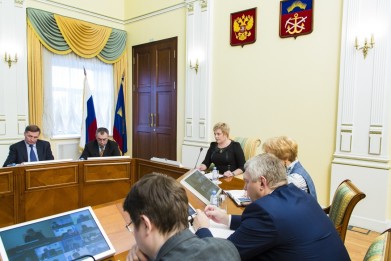 Ситуация на предприятиях аквакультуры Мурманской области стала одной из основных тем оперативного совещания в региональном правительстве