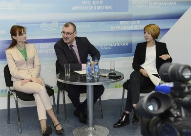 Министр энергетики и ЖКХ Мурманской области Владимир Гноевский провел первую встречу с журналистами региона в пресс-центре газеты «Мурманский вестник»