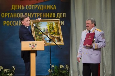 Первый заместитель губернатора Мурманской области Алексей Тюкавин поздравил сотрудников органов внутренних дел
