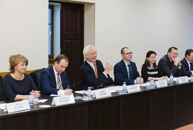 Состоялась встреча первого заместителя губернатора Алексея Тюкавина с голландской делегацией, возглавляемой Генеральным консулом Нидерландов в Санкт-Петербурге Хансом Весселингом
