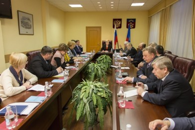 Губернатор Марина Ковтун обсудила вопросы социально-экономического развития региона с депутатами фракции «Единая Россия»