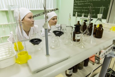 Полярнозоринские медики провели «Вечер защиты профессий» для старшеклассников города