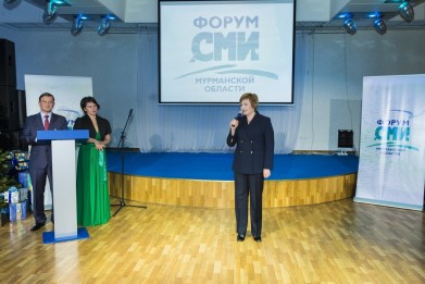 #КовтунОтвечает: «Спасибо за то, что живёте одной жизнью с Мурманской областью!»: губернатор Марина Ковтун вручила награды работникам СМИ