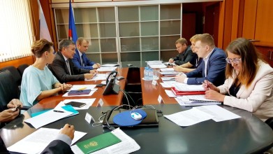 В правительстве Мурманской области состоялась рабочая встреча с руководством Межрегионального управления Федеральной службы по регулированию алкогольного рынка по СЗФО