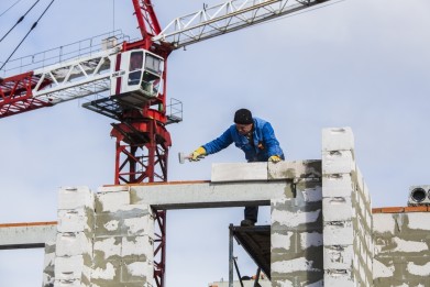 Детский сад в Североморске на 220 мест, спорткомплекс «Долина Уюта», легкоатлетический манеж – министр строительства Леонид Кан отчитался о реализации госпрограмм