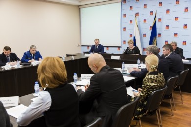 Меры по противодействию незаконному обороту промышленной продукции в Мурманской области обсудили участники профильной комиссии под руководством губернатора Марины Ковтун