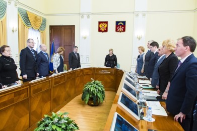 В Правительстве Мурманской области почтили минутой молчания память горняков и спасателей, погибших в результате трагедии на шахте «Северная»