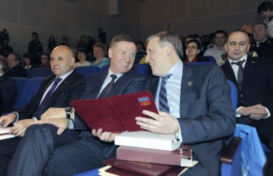 Первый заместитель губернатора Мурманской области Алексей Тюкавин поздравил ветеранов и сотрудников ПИНРО с 95-летием института
