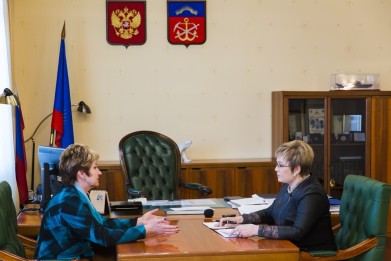 Губернатор Марина Ковтун провела рабочую встречу с депутатом Мурманской областной Думы Наталией Ведищевой