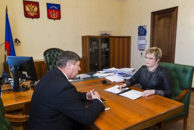 Губернатор Марина Ковтун провела рабочую встречу с депутатом Мурманской областной Думы Владимиром Мищенко