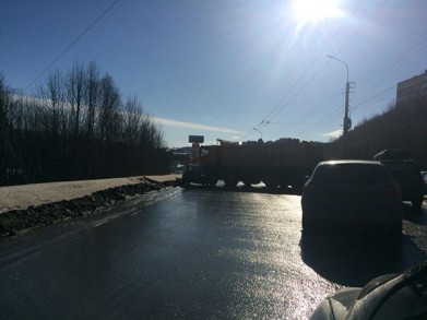 В районе Долины уюта произошло ДТП. Образовалась пробка