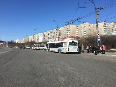 В районе остановки Шевченко в Мурманске оборвался троллейбусный кабель