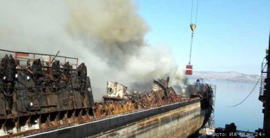 В Вилючинске горит стоящая в доке атомная подводная лодка