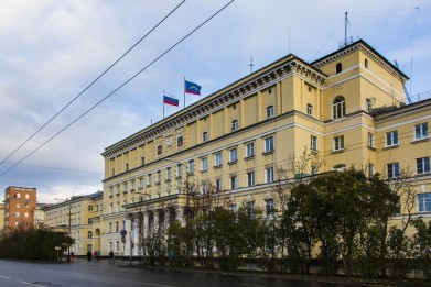 Губернатор Мурманской области Марина Ковтун поздравила Владимира Волкова с присвоением звания «Почетный гражданин города Заполярного»