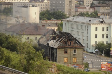 Вновь горит деревяшка на Папанина, которую тушили месяц назад