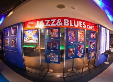 Теплый вечер Jazz&Blues Cafe холодной зимой