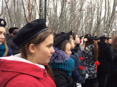 В Мурманске прошел торжественный митинг, посвященный 28-й годовщине вывода советских войск из Афганистана
