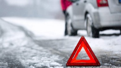 Женщина погибла в столкновении микроавтобуса с автомобилем