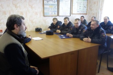 Сотрудники Росгвардии встретились с настоятелем Храма Святой Троицы