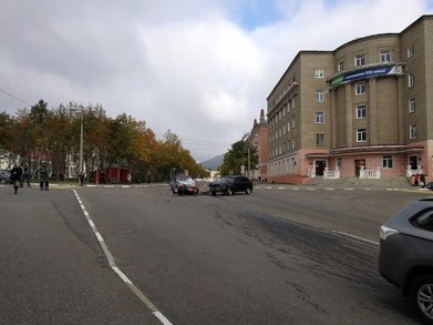 В Кировске автомобиль столкнулся с мотоциклом