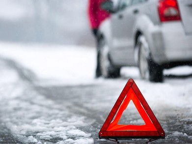 Автомобиль въехал в остановку в Щукозеро