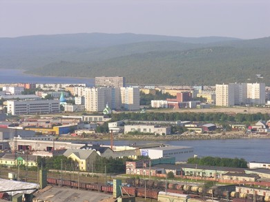 Женщина упала с моста в Коле