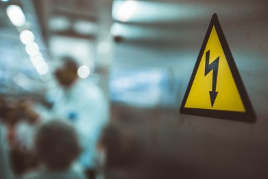 Мужчина скончался от удара током в Печенгском районе