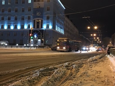 В Мурманске маршрутка столкнулась с тремя автомобилями
